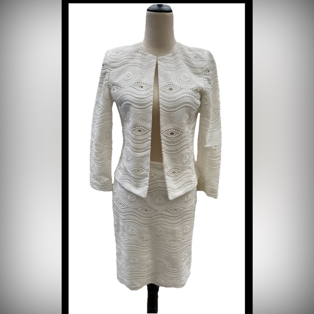 Tahari Arthur S. Levine 2 PC White Eyelet Suit- Jacket & Skirt Size 2